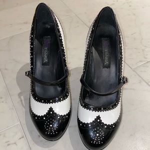 Spectator oxford pumps size 8